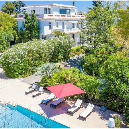 The Gatsby Mansion-3